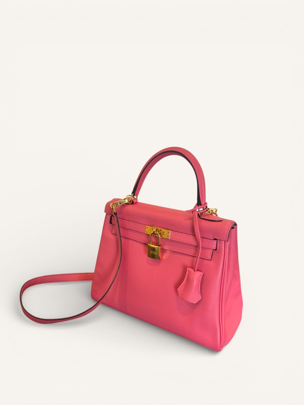 sac Hermès Kelly 25 cuir Swift rose Azalée gold 2017 prix sac de luxe Sacs luxe occasion modèles Hermès iconiques