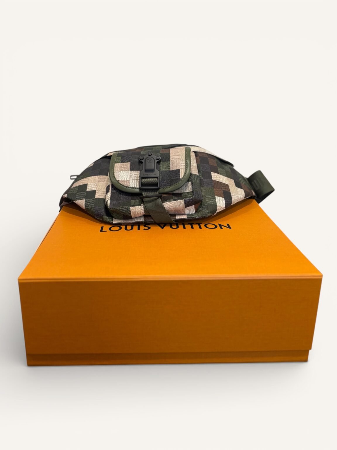 sac Louis Vuitton bumbag Damoflage Pharrell Williams neuf