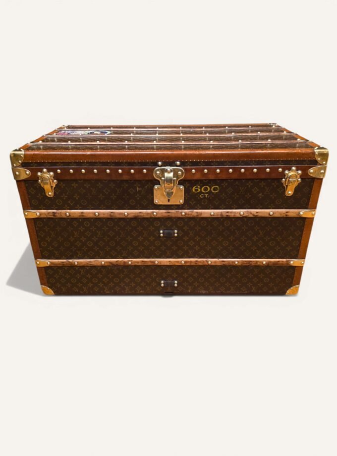 Valise Louis Vuitton Bisten 50 en toile monogram, très bon état avec clés et protège poignées.