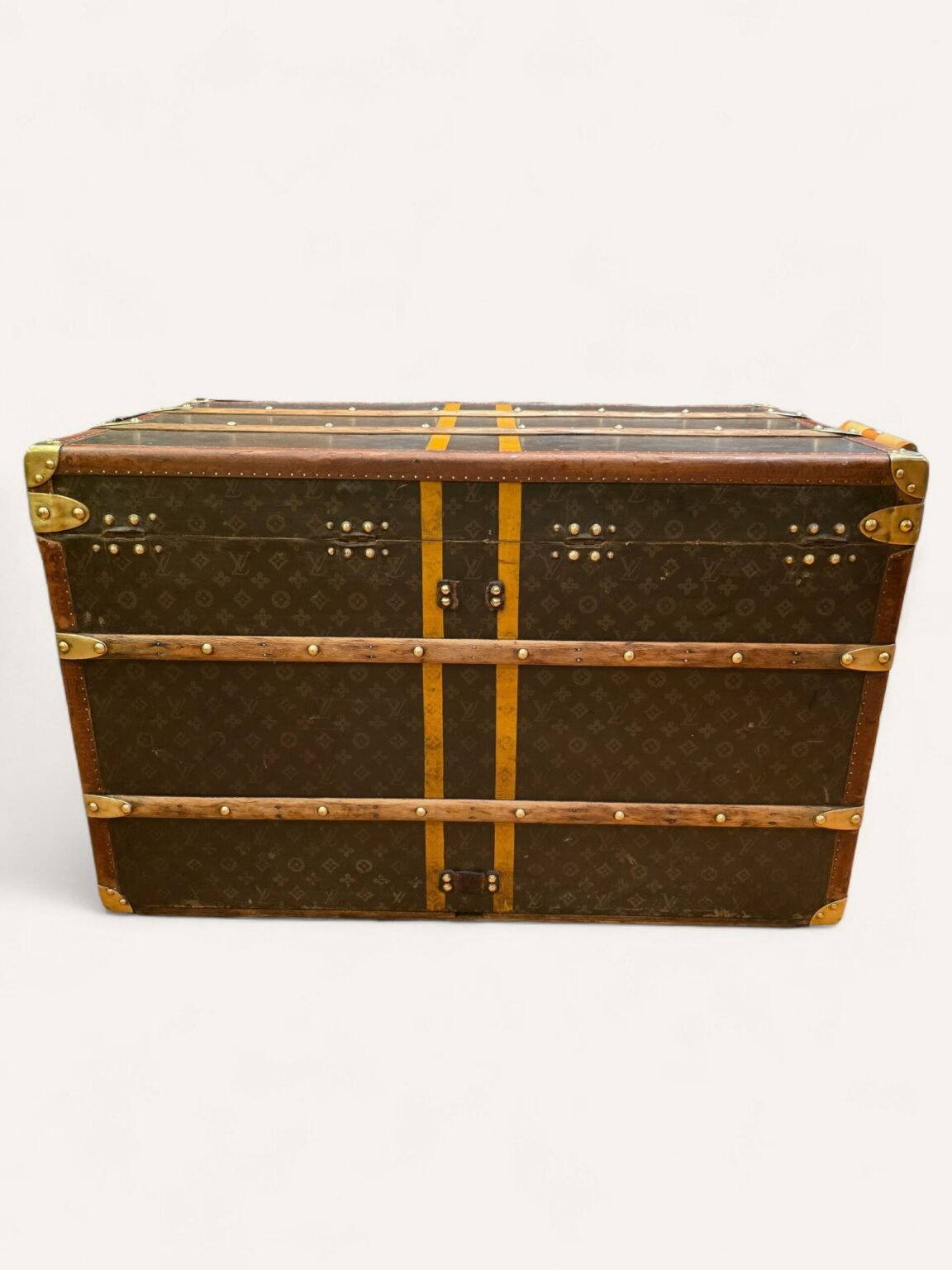 malle Louis Vuitton table basse monogram vintage malles Louis Vuitton rares