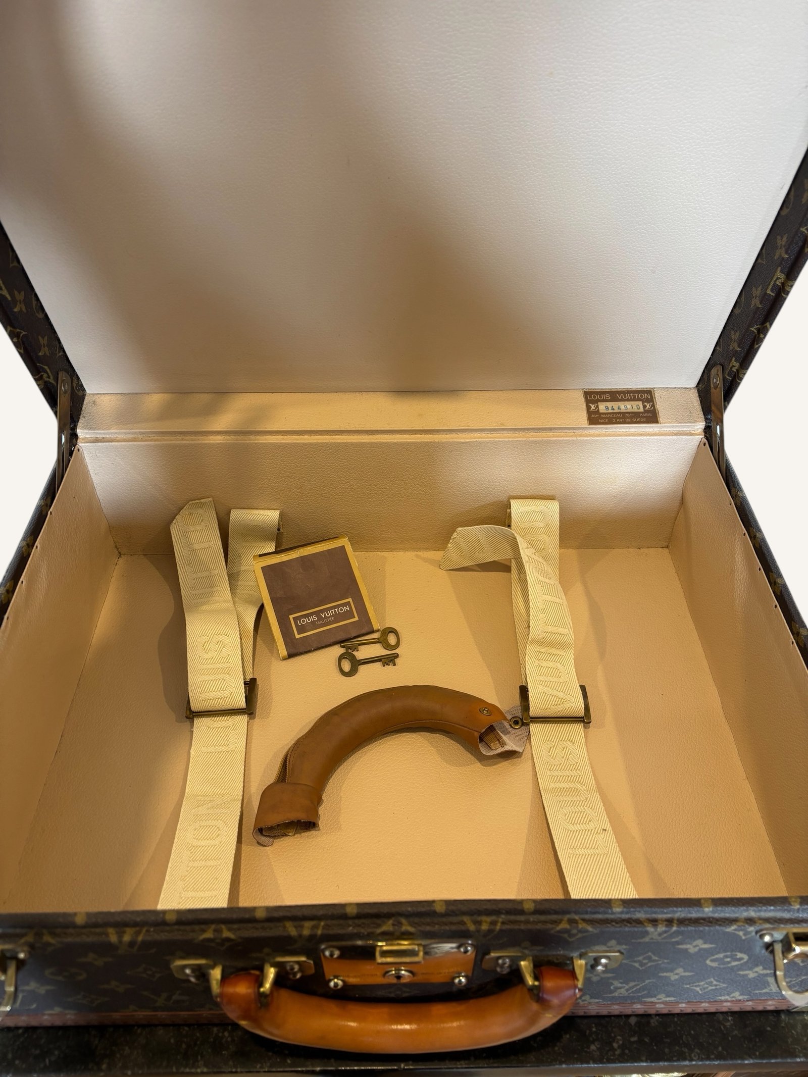 Valise Louis Vuitton Bisten 50 Monogram – Image 11