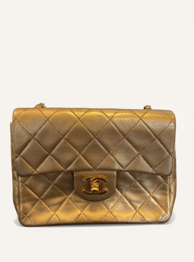 Malle Louis Vuitton courrier vintage en toile monogram vers 1930. Finitions laiton et lozine. Idéale en table basse.