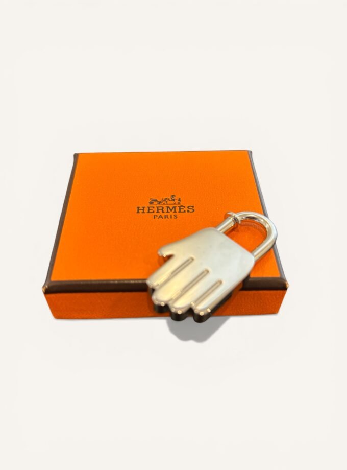 Bijou de sac Hermès Année de la Main argenté