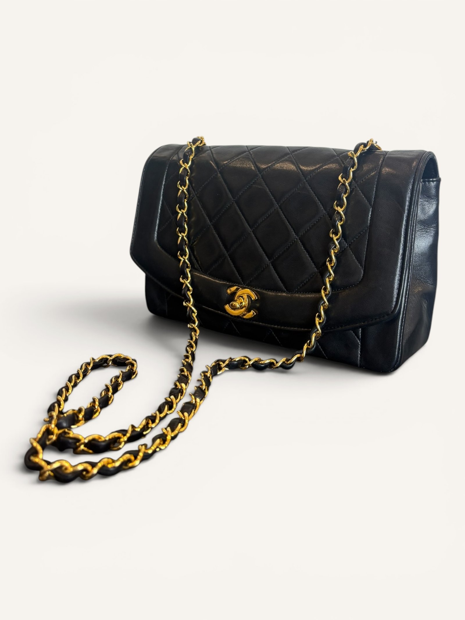 Chanel Diana Medium noir