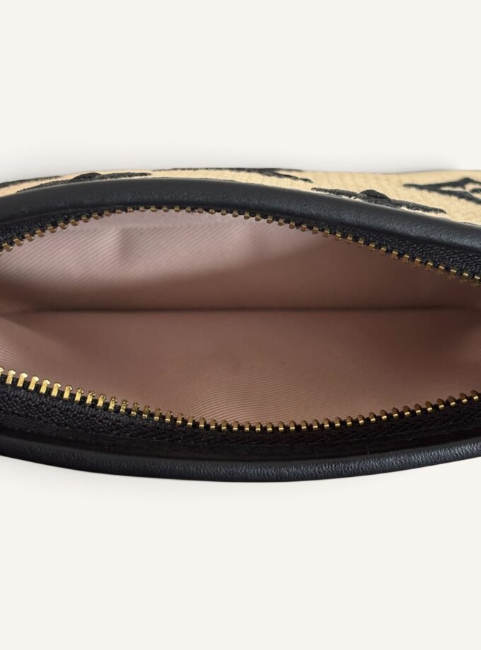 Pochette Louis Vuitton By The Pool