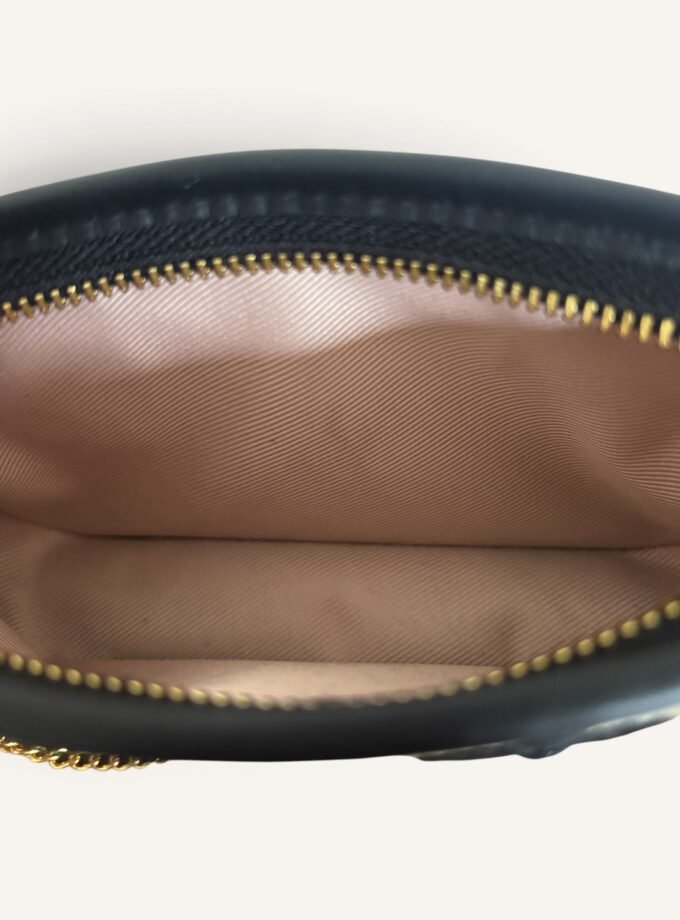 Pochette Louis Vuitton By The Pool