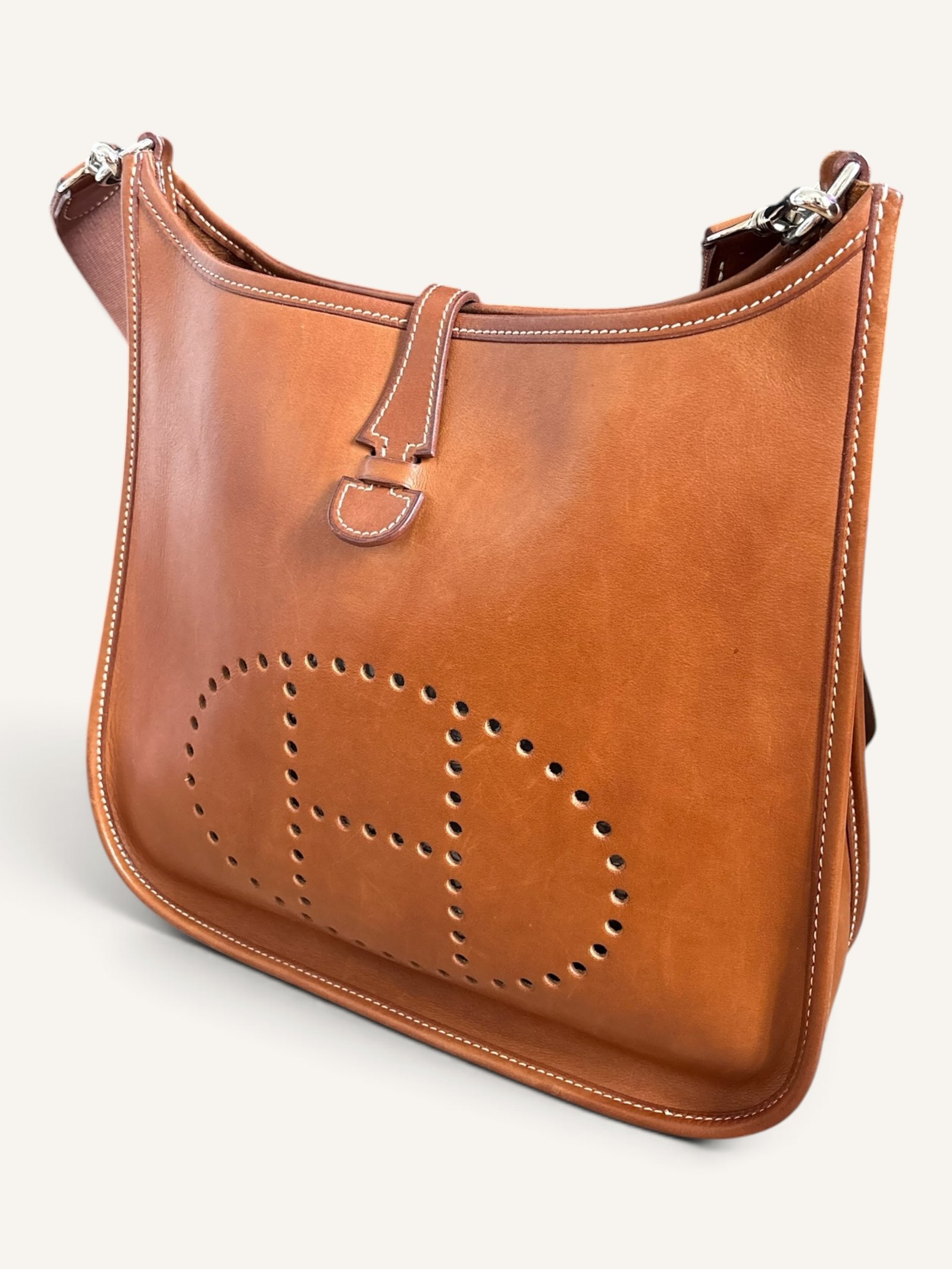 Evelyne PM Barenia
