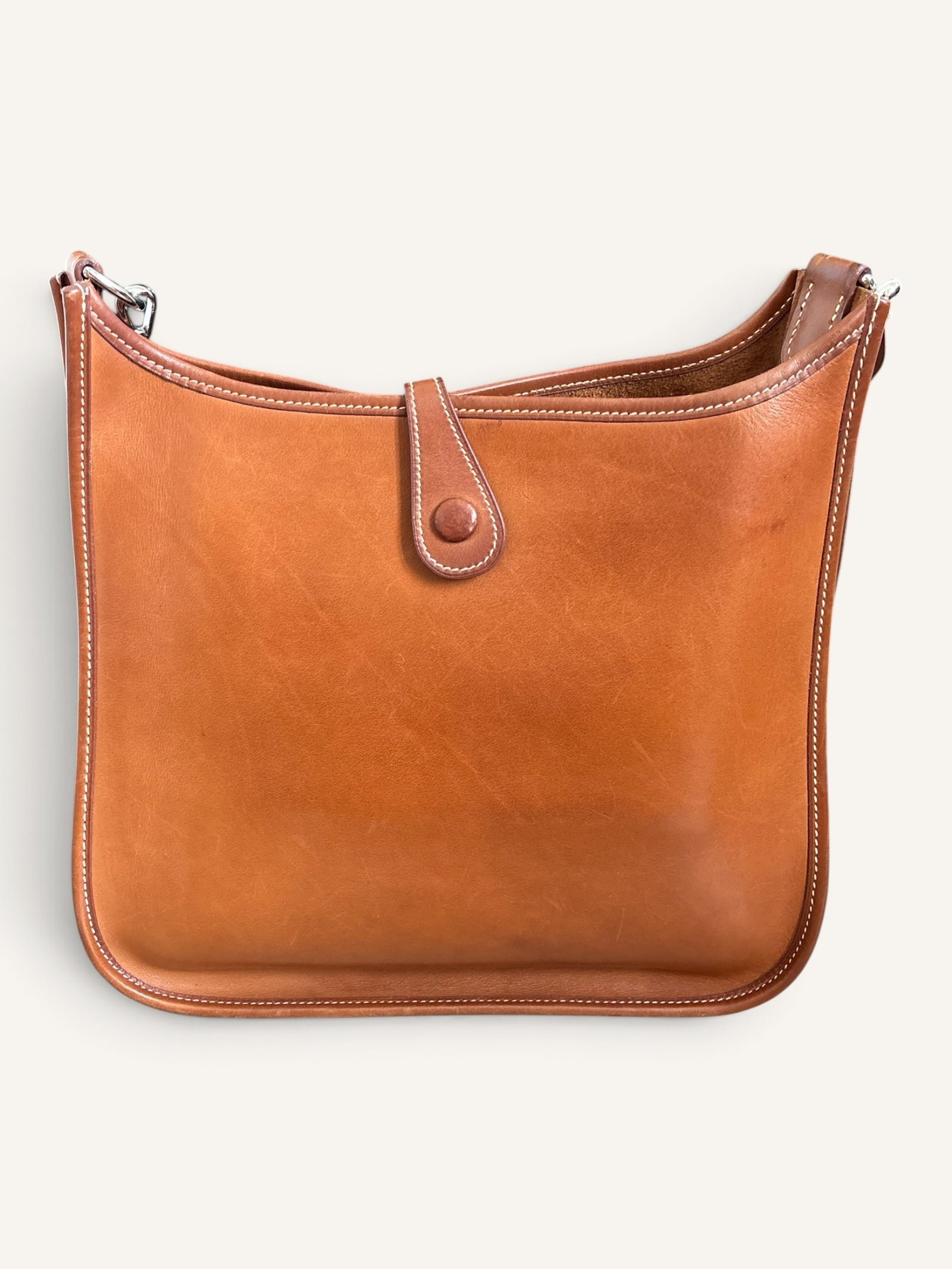 Evelyne PM Barenia
