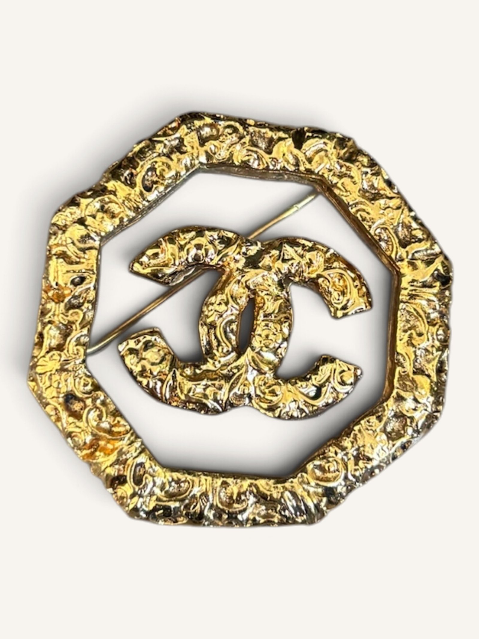 Broche Chanel Lava
