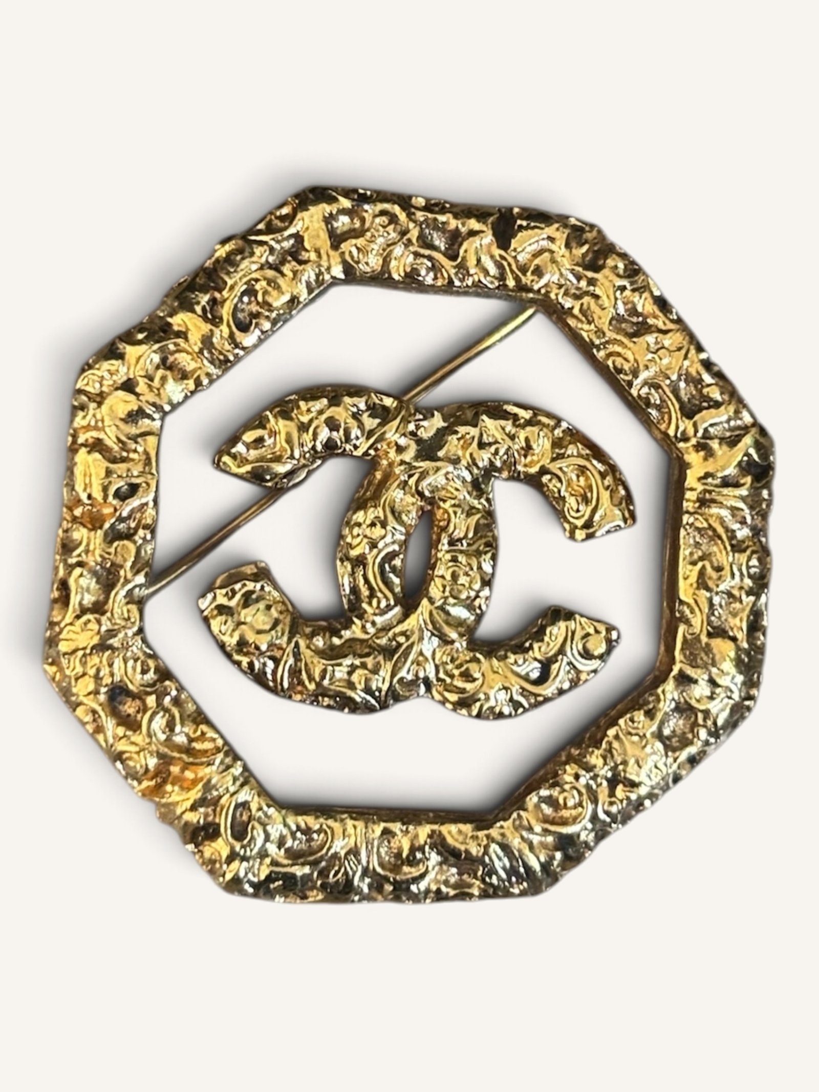 Broche Chanel Lava